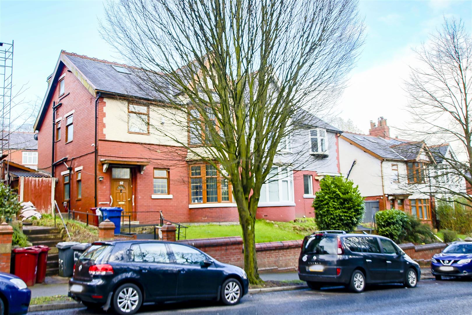 6 Bed Semi-detached House For Sale - Main Image